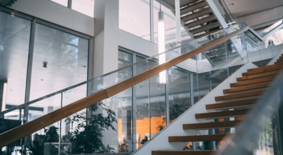 How Does the Integration of Glass Handrails Enhance the Elegance and Modernity of Staircase Designs?